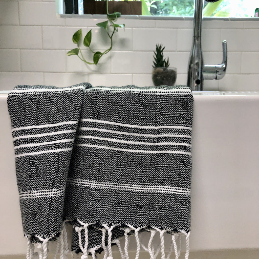 Classic Turkish Hand Towel – 100% Cotton, Hand-Knotted Fringe
